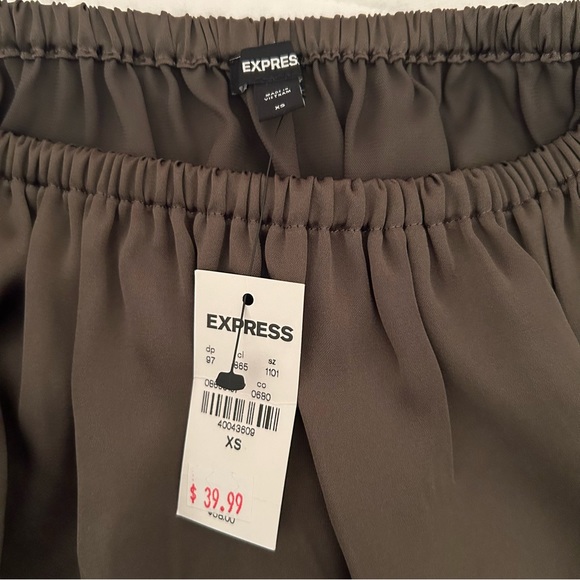 EXPRESS Silky Olive Green Off the Shoulder Blouse with Ruffle Sleeves 🆕 - Picture 4 of 4